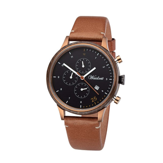 Drevené hodinky Waidzeit Barista Espresso Leather – elegantné pánske hodinky z močiarného duba s čiernym chronografickým ciferníkom, bronzovými detailmi a koženým remienkom, inšpirované talianskym espressom