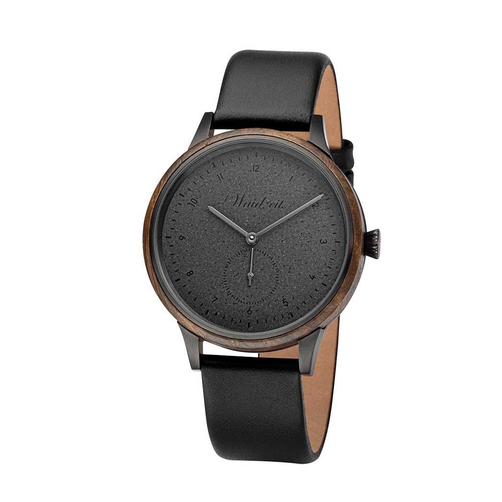 Drevené pánske hodinky Waidzeit Mystik Black Leather – exkluzívne hodinky z močiarného duba a čiernej ocele s koženým remienkom